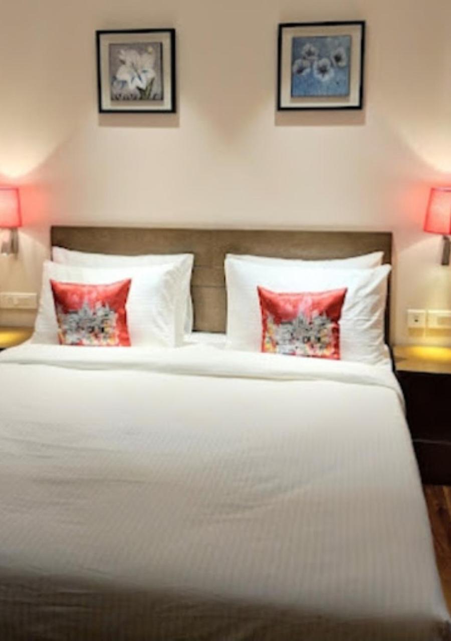 Hotel Le Lotus Grand Kakarmatha Extérieur photo