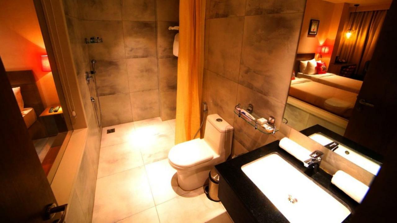 Hotel Le Lotus Grand Kakarmatha Extérieur photo