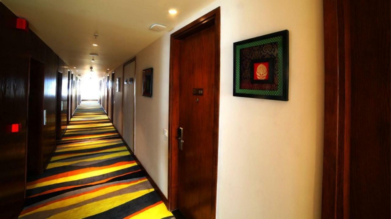 Hotel Le Lotus Grand Kakarmatha Extérieur photo