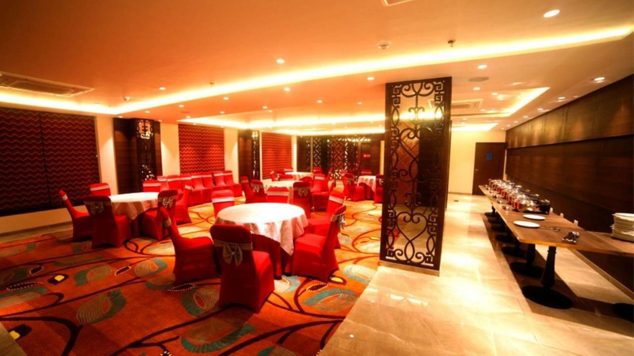 Hotel Le Lotus Grand Kakarmatha Extérieur photo