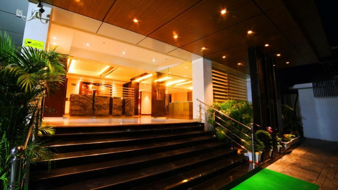 Hotel Le Lotus Grand Kakarmatha Extérieur photo