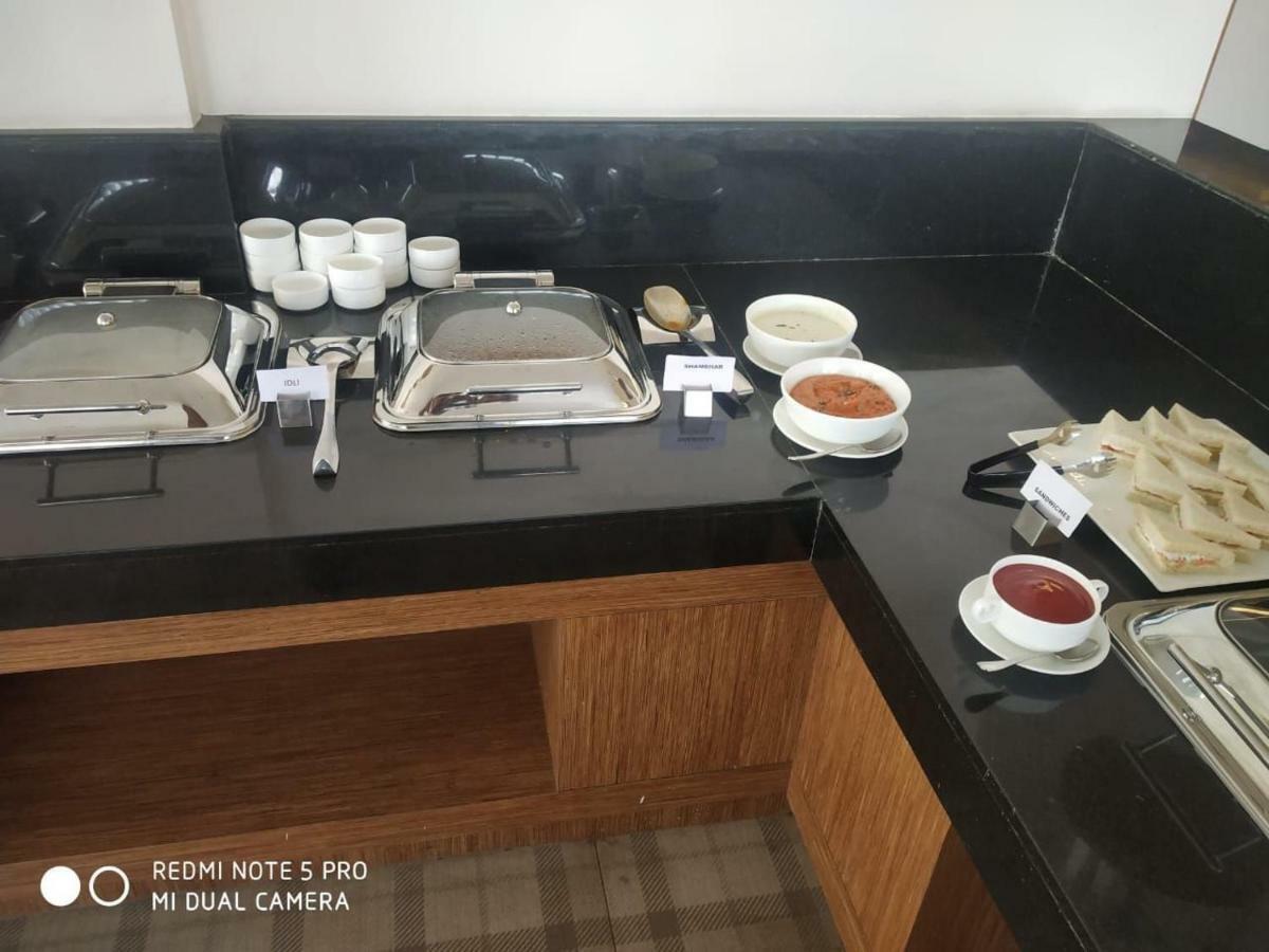 Hotel Le Lotus Grand Kakarmatha Extérieur photo